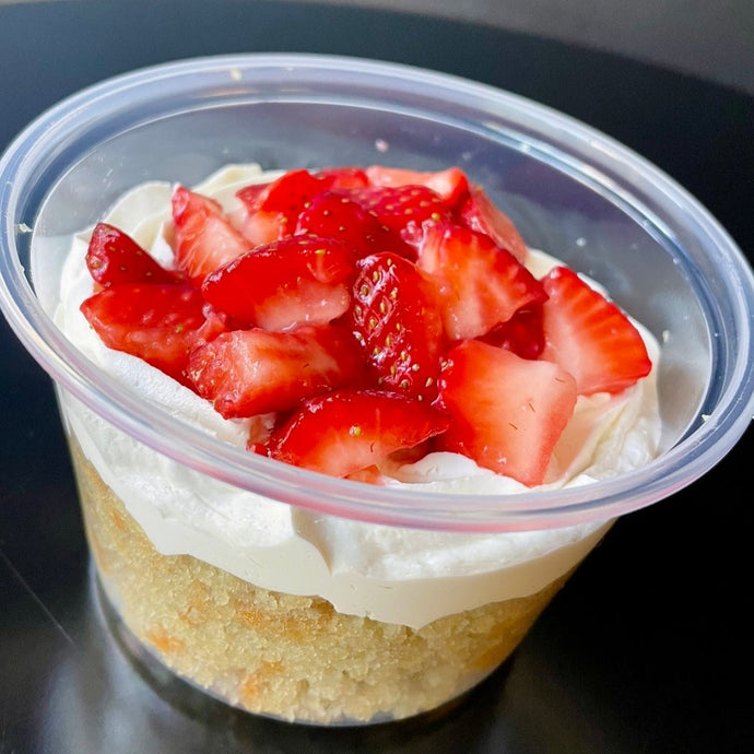 Strawberries & Cream Cup-Cake